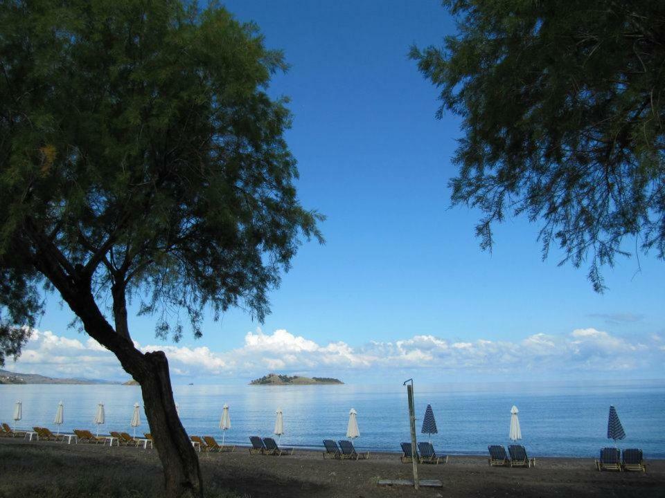 Coastline Villa Pétra Kültér fotó